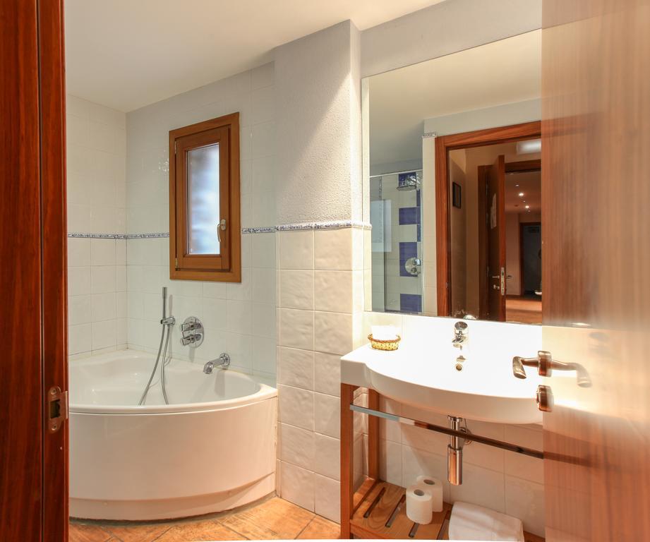Hostal Les Roquetes เกราลบ์ส ภายนอก รูปภาพ