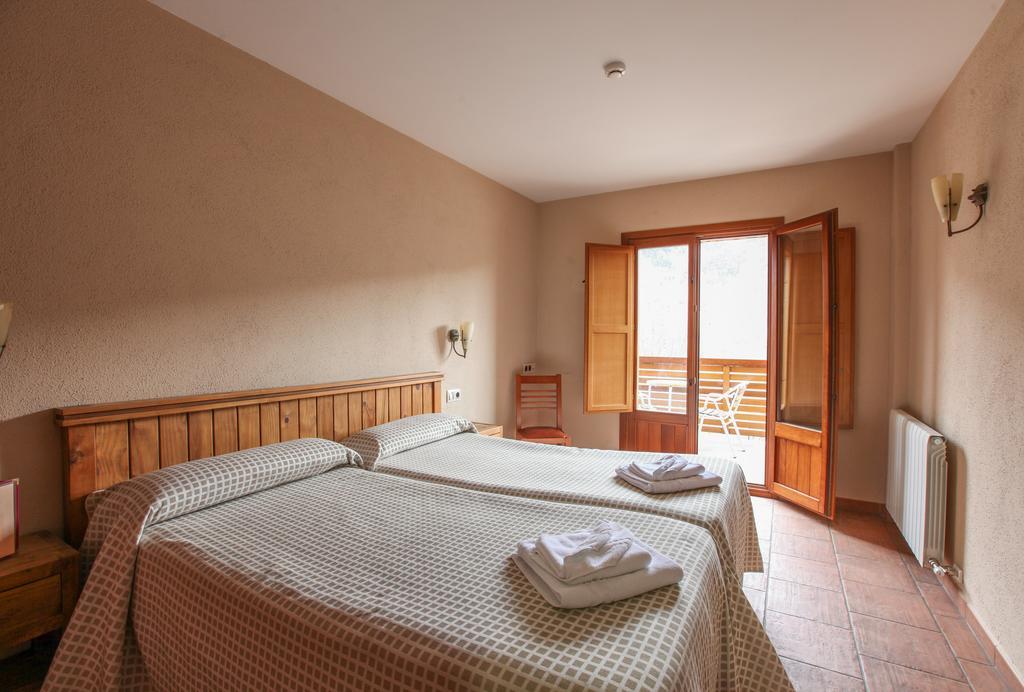 Hostal Les Roquetes เกราลบ์ส ภายนอก รูปภาพ