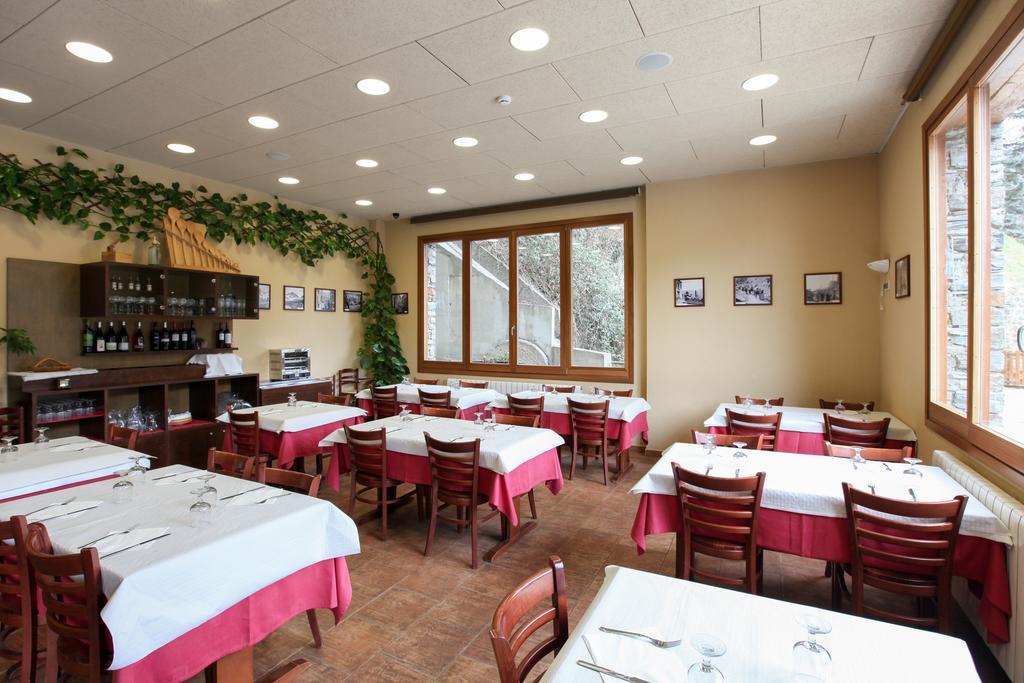 Hostal Les Roquetes เกราลบ์ส ภายนอก รูปภาพ