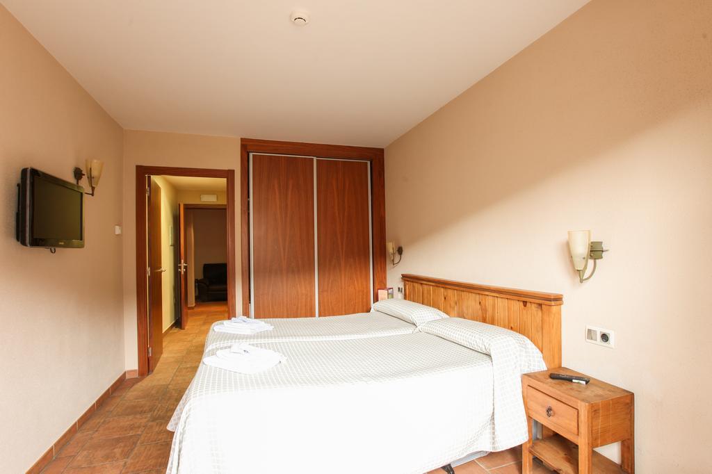 Hostal Les Roquetes เกราลบ์ส ภายนอก รูปภาพ