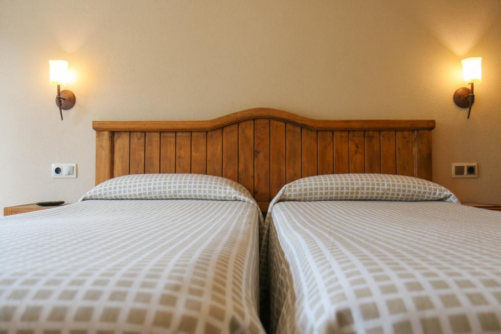 Hostal Les Roquetes เกราลบ์ส ภายนอก รูปภาพ